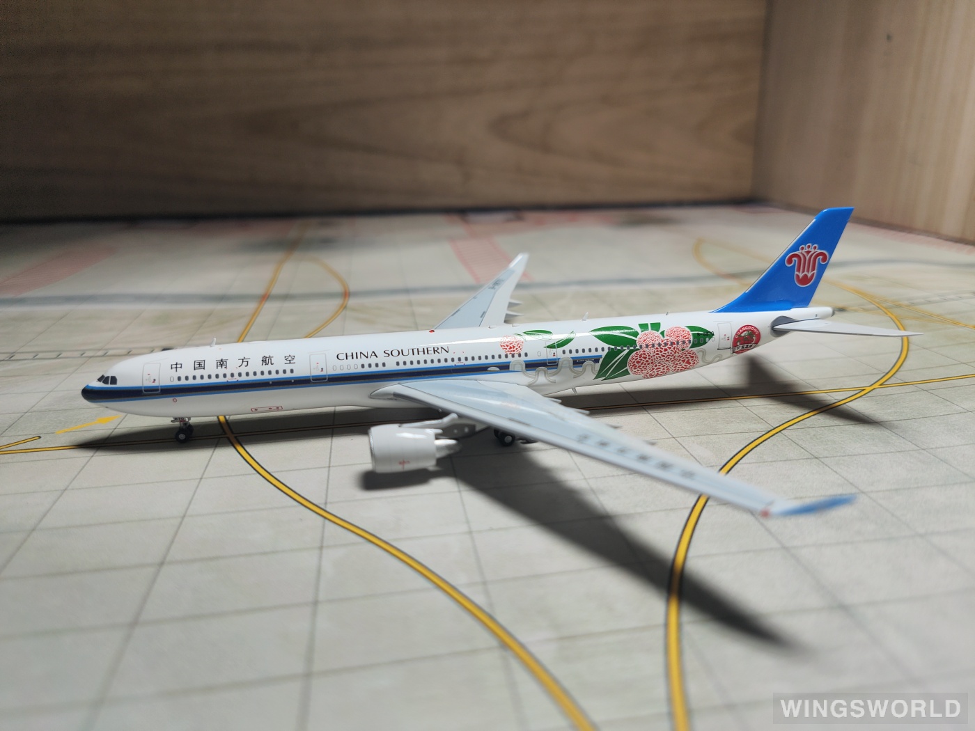 Aviation400 1:400 AV4094 China Southern 中国南方航空 Airbus A330-300 B-8870