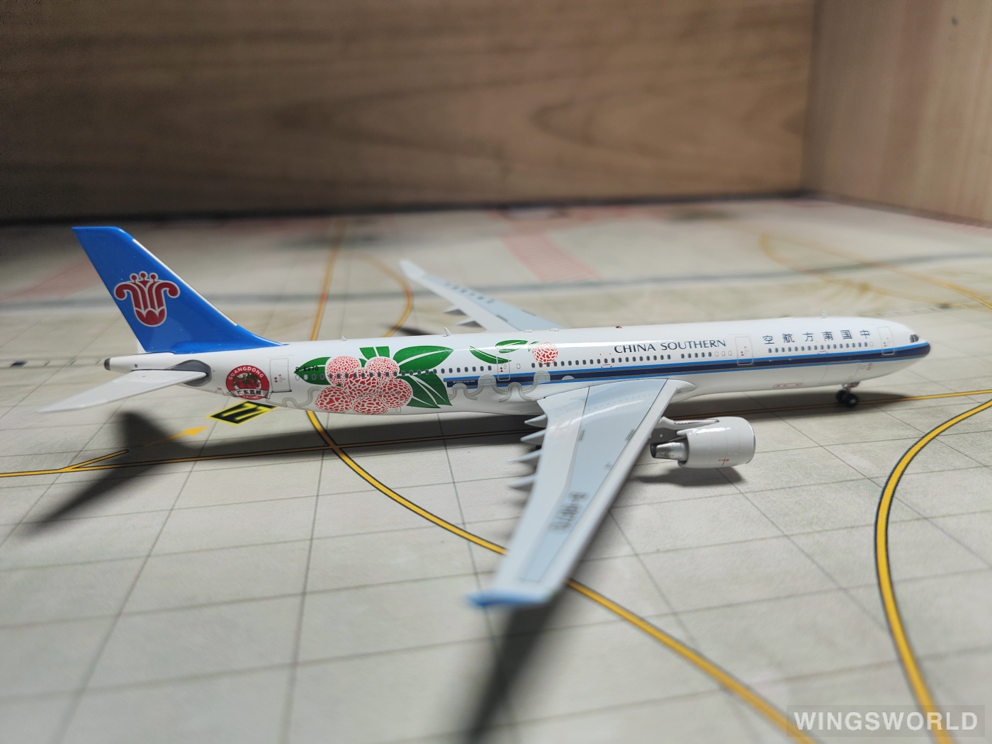 Aviation400 1:400 AV4094 China Southern 中国南方航空 Airbus A330-300 B-8870