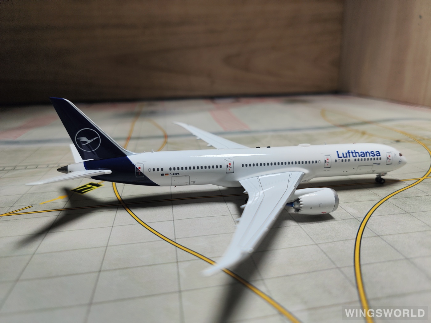 WB Models 1:400 WB4017 Lufthansa 汉莎航空 Boeing 787-9 D-ABPA