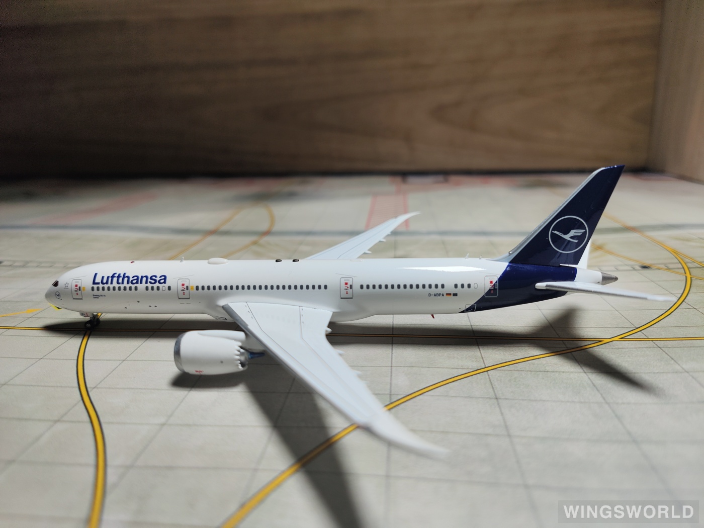 WB Models 1:400 WB4017 Lufthansa 汉莎航空 Boeing 787-9 D-ABPA