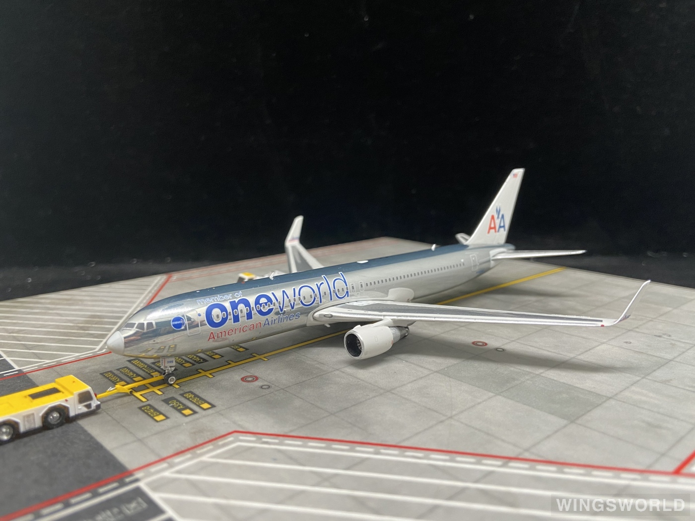 Phoenix 1:400 PH04555 American Airlines 美国航空 Boeing 767-300ER N395AN