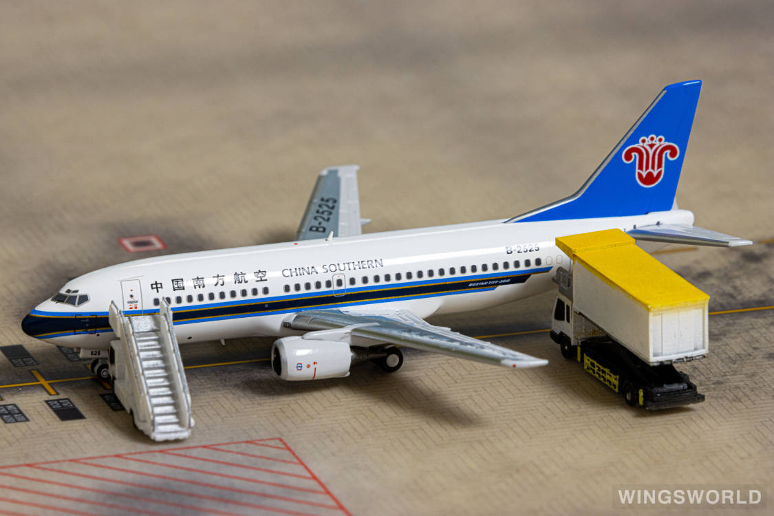 Creating Dreams Wings 1:400 CW4238001 China Southern 中国南方航空 Boeing 737-300 B-2525