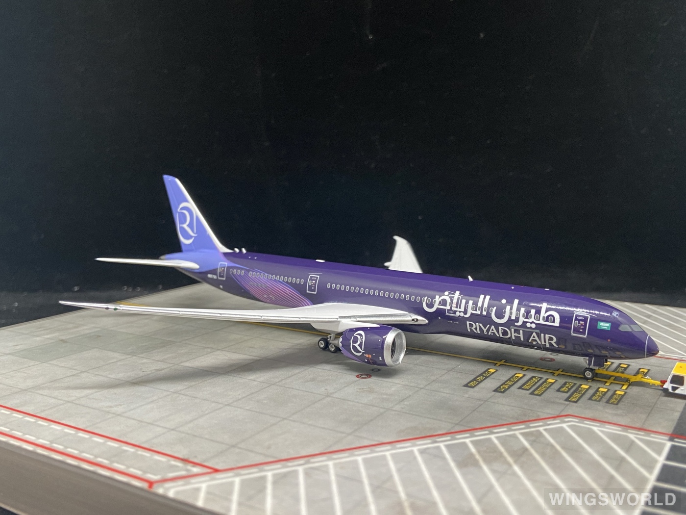 Phoenix 1:400 PH11829 Riyadh Air 利雅得航空 Boeing 787-9 N8572C