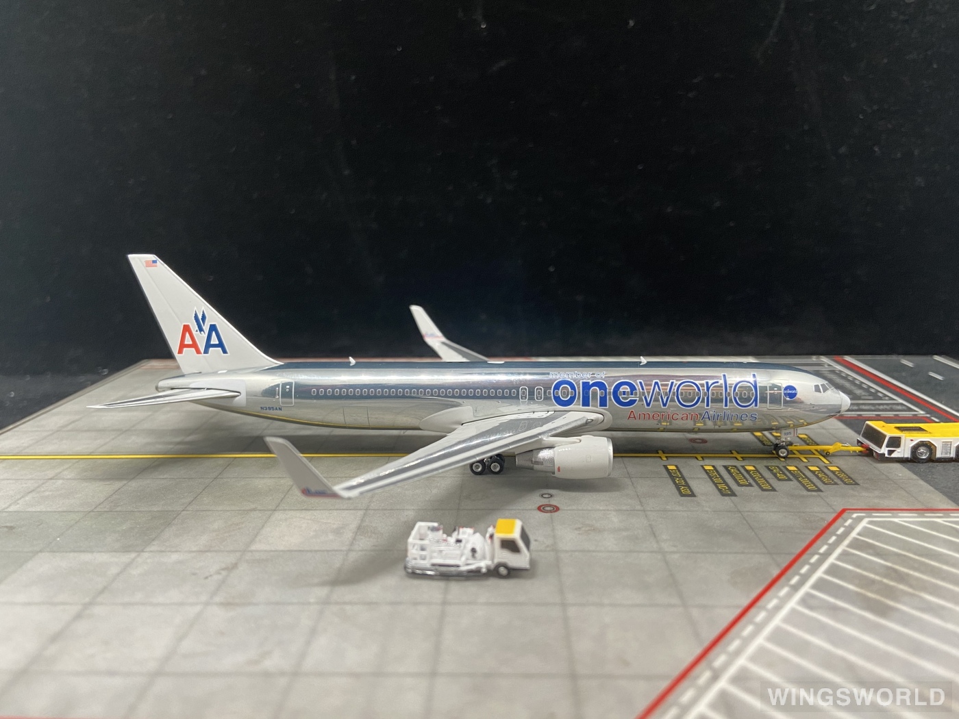 Phoenix 1:400 PH04555 American Airlines 美国航空 Boeing 767-300ER N395AN
