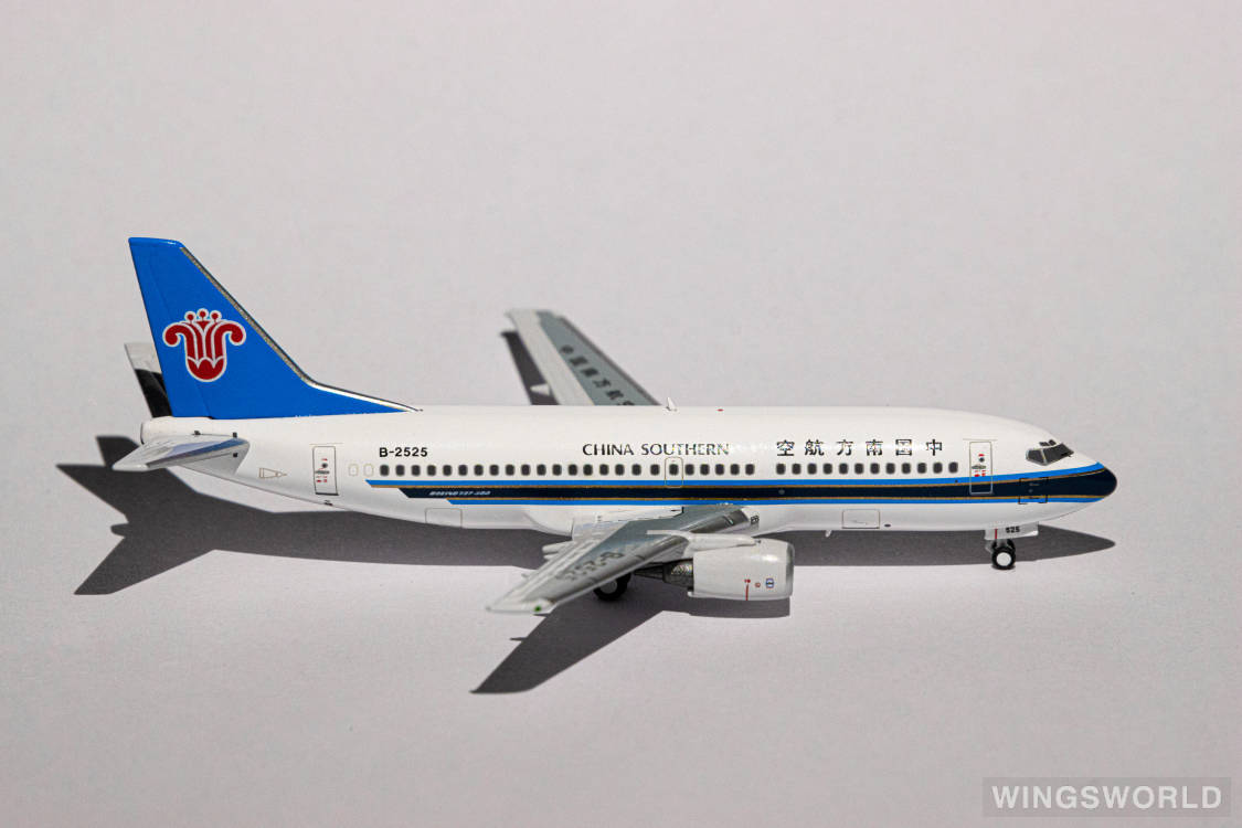 Creating Dreams Wings 1:400 CW4238001 China Southern 中国南方航空 Boeing 737-300 B-2525