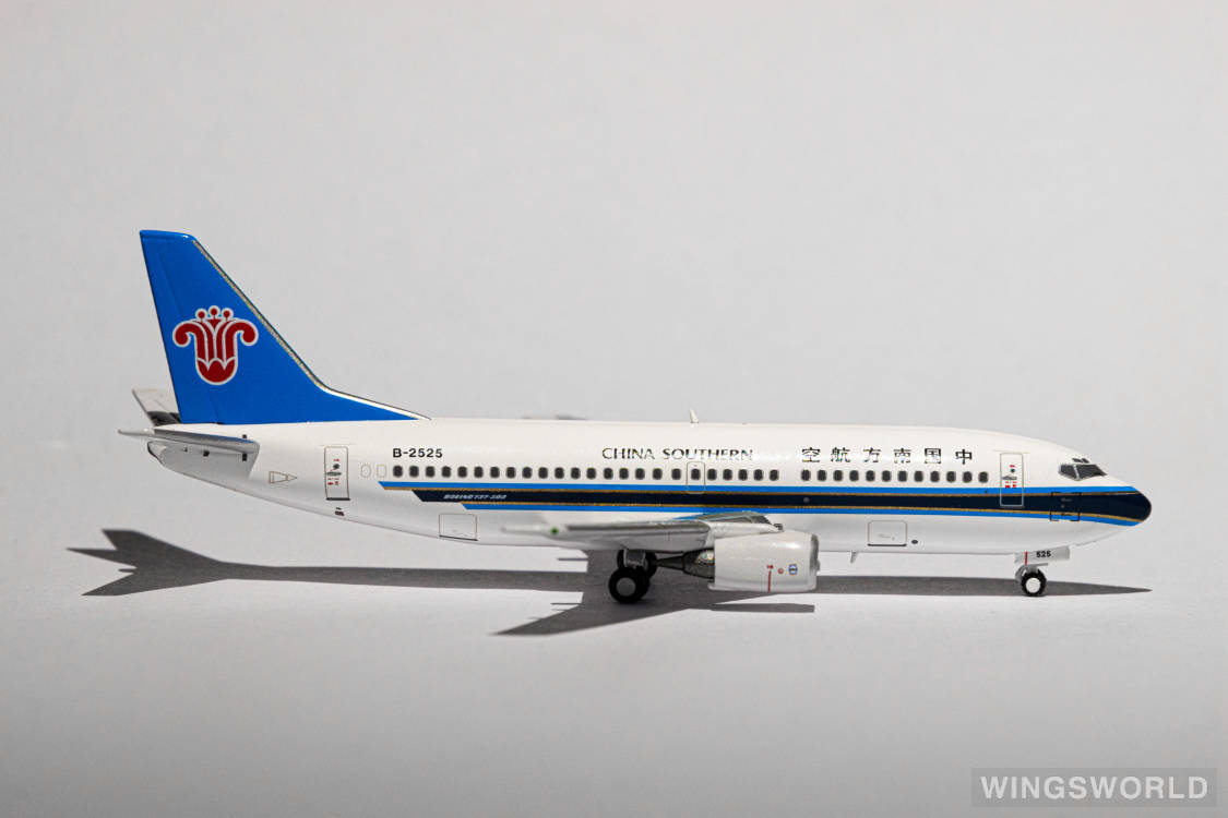 Creating Dreams Wings 1:400 CW4238001 China Southern 中国南方航空 Boeing 737-300 B-2525