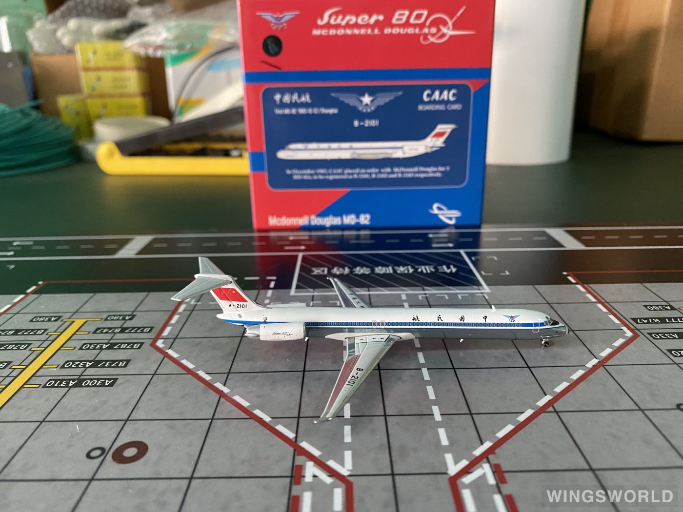 YU MODEL 1:400 YU0016 CAAC 中国民航 McDonnell Douglas MD-82 B-2101