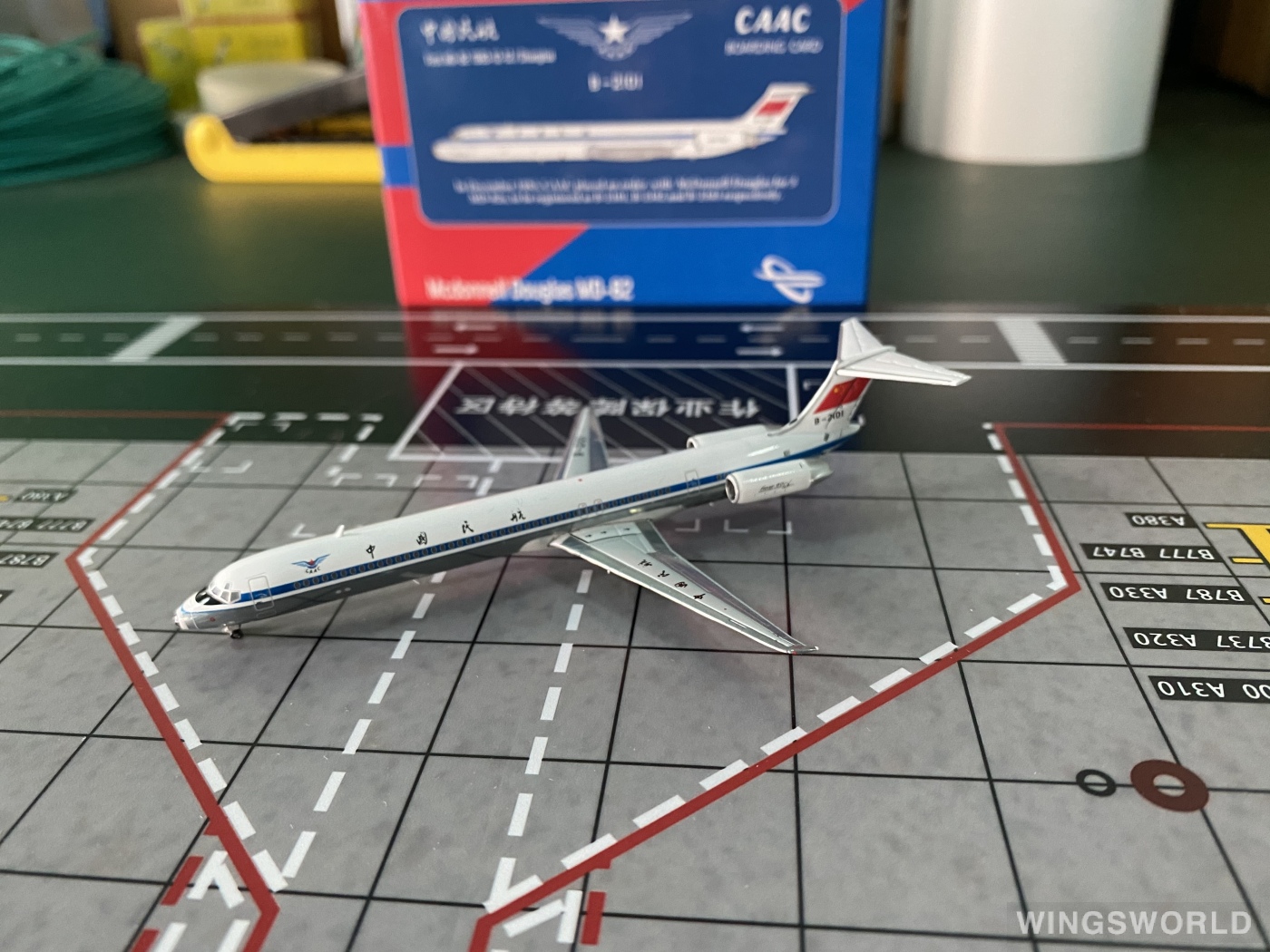 YU MODEL 1:400 YU0016 CAAC 中国民航 McDonnell Douglas MD-82 B-2101