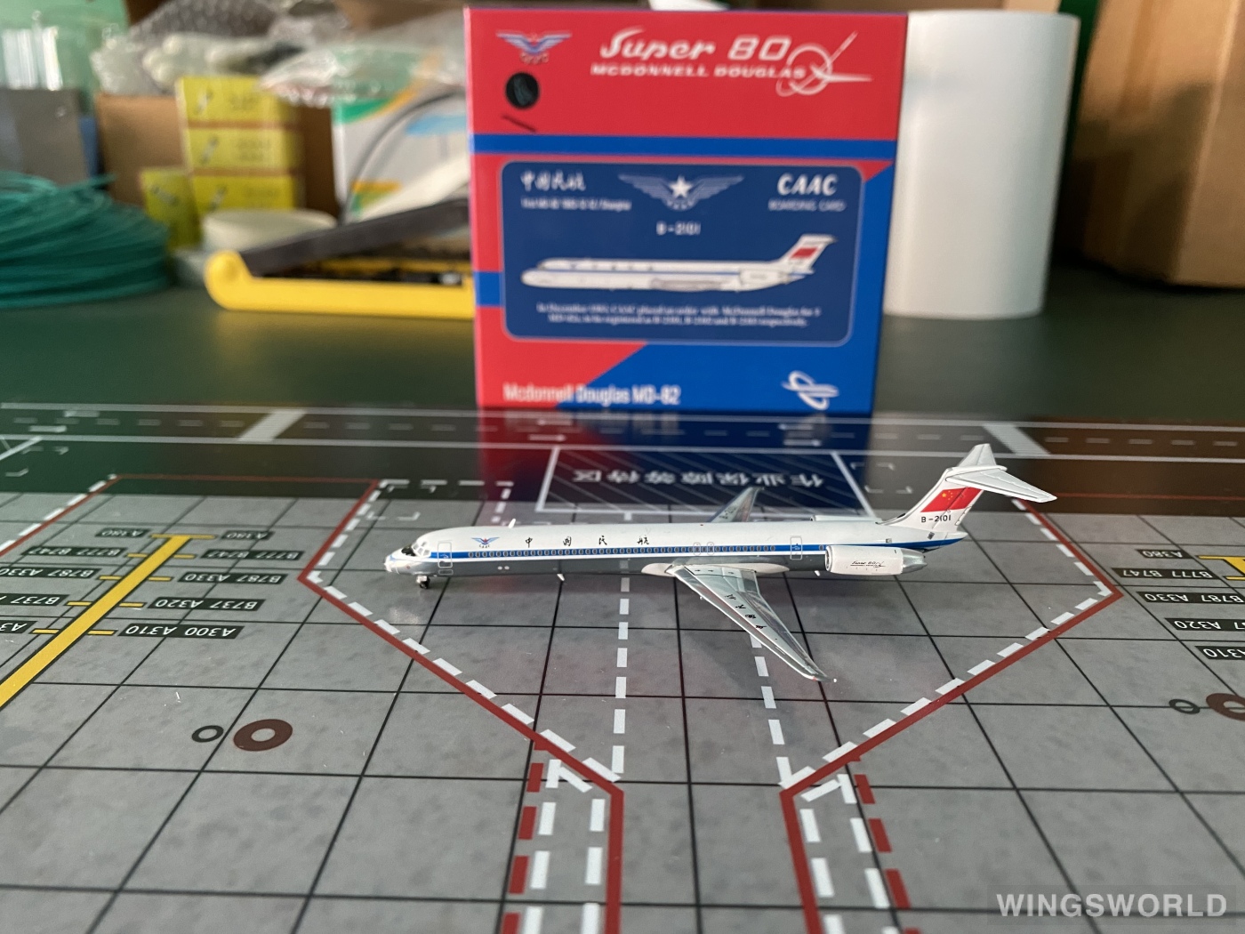 YU MODEL 1:400 YU0016 CAAC 中国民航 McDonnell Douglas MD-82 B-2101