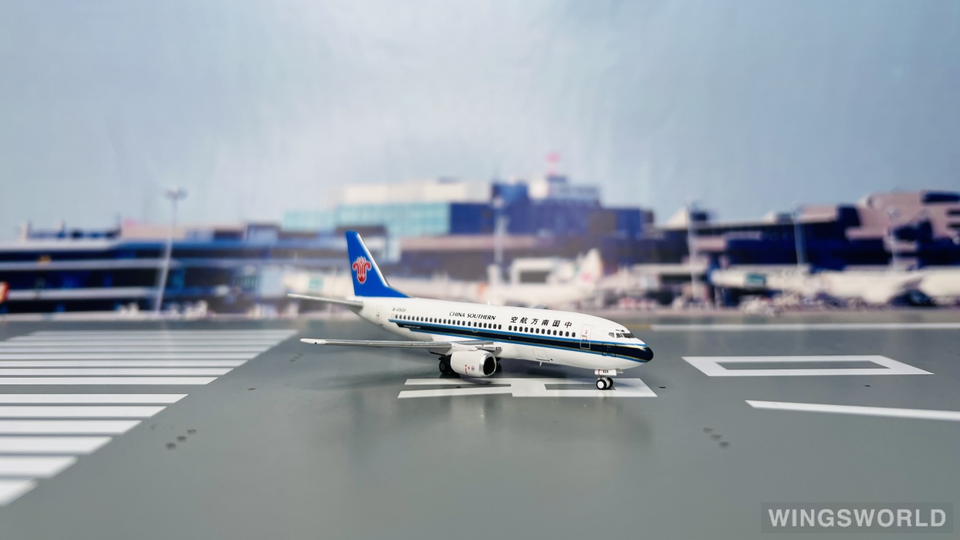 Creating Dreams Wings 1:400 CW4238001 China Southern 中国南方航空 Boeing 737-300 B-2525