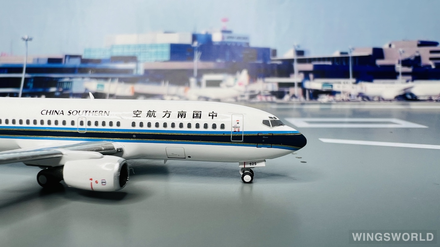 Creating Dreams Wings 1:400 CW4238001 China Southern 中国南方航空 Boeing 737-300 B-2525