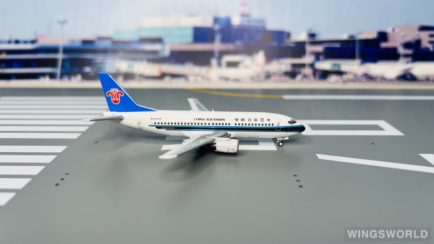 Creating Dreams Wings 1:400 CW4238001 China Southern 中国南方航空 Boeing 737-300 B-2525