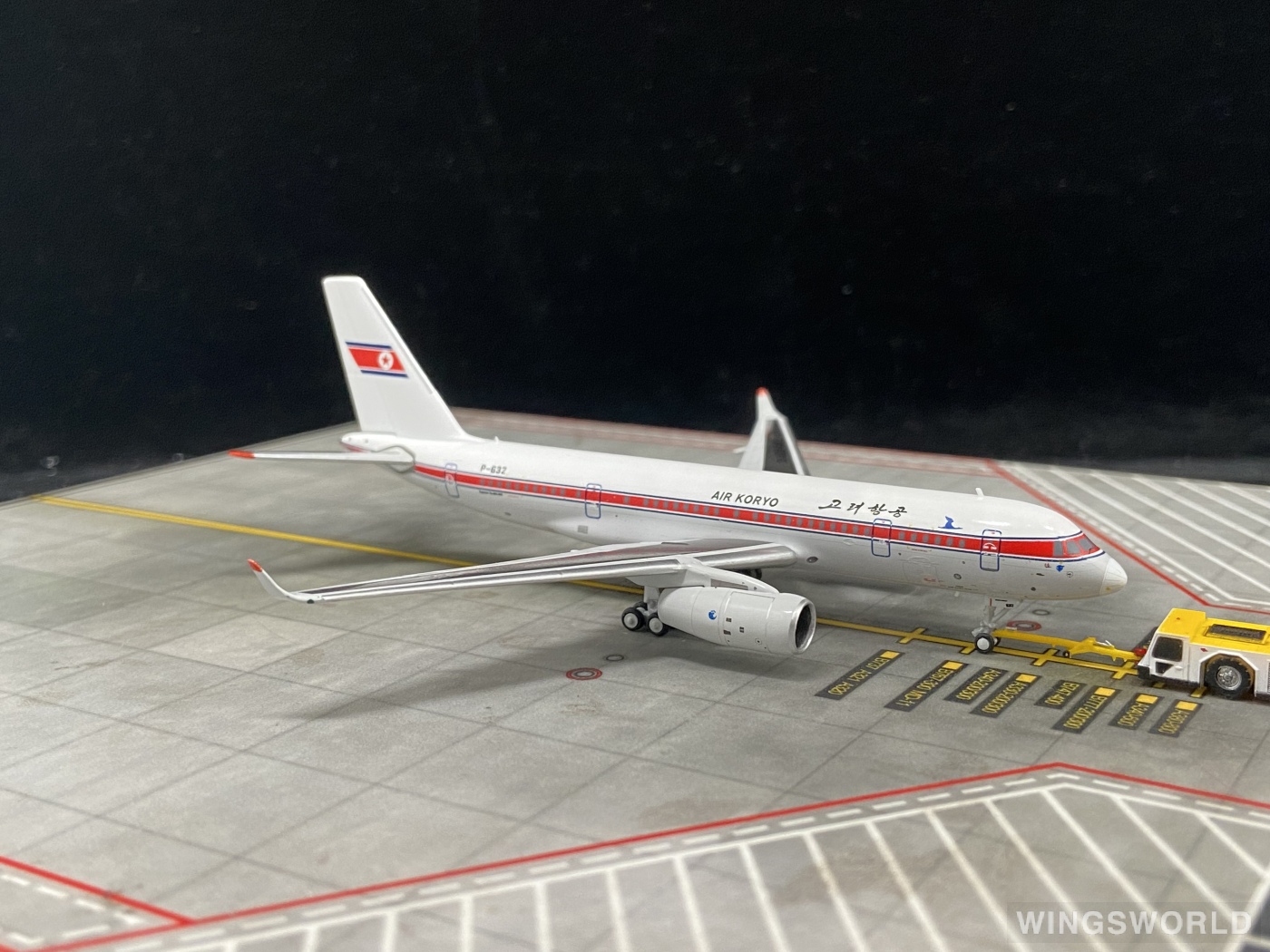 NG model 1/400 Air koryo 高麗航空　Tu-204 NG Model Air Koryo Tupolev Tu-204-100 P-633 1/400 DIECAST