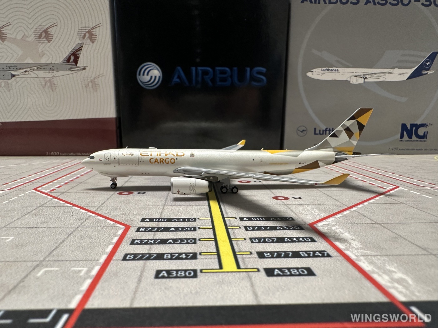 Pandamodel 1:400 PMA6DCE Etihad Airways 阿提哈德航空 Airbus A330-200 A6-DCE