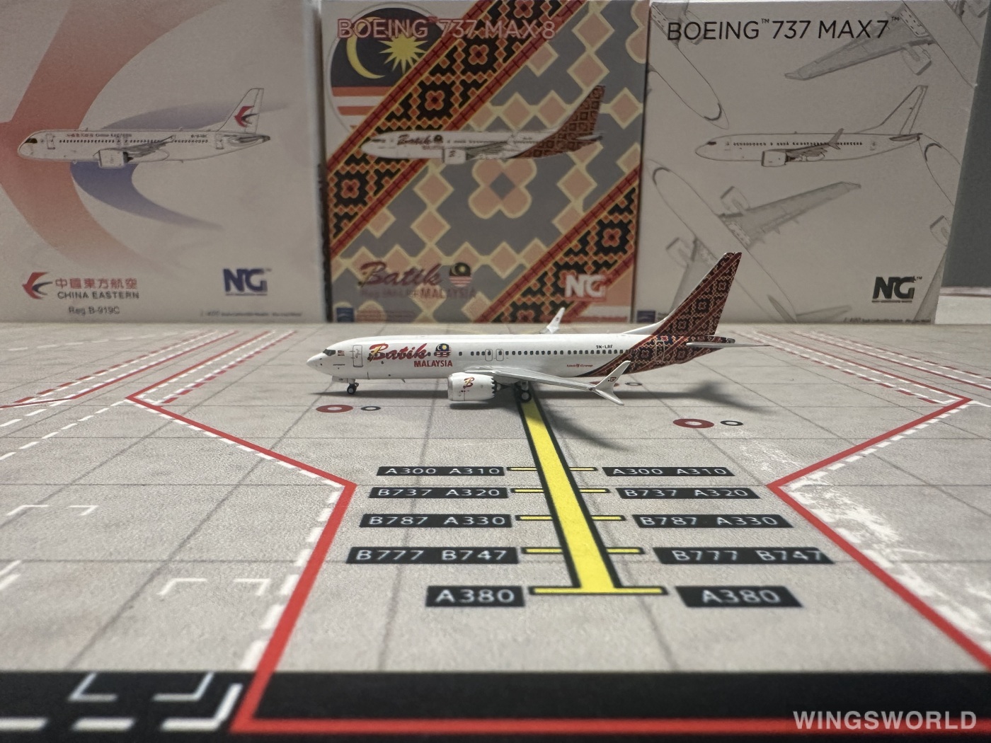 NGmodels 1:400 NG88011 Batik Air 巴泽航空 Boeing 737 MAX 8 9M-LRF