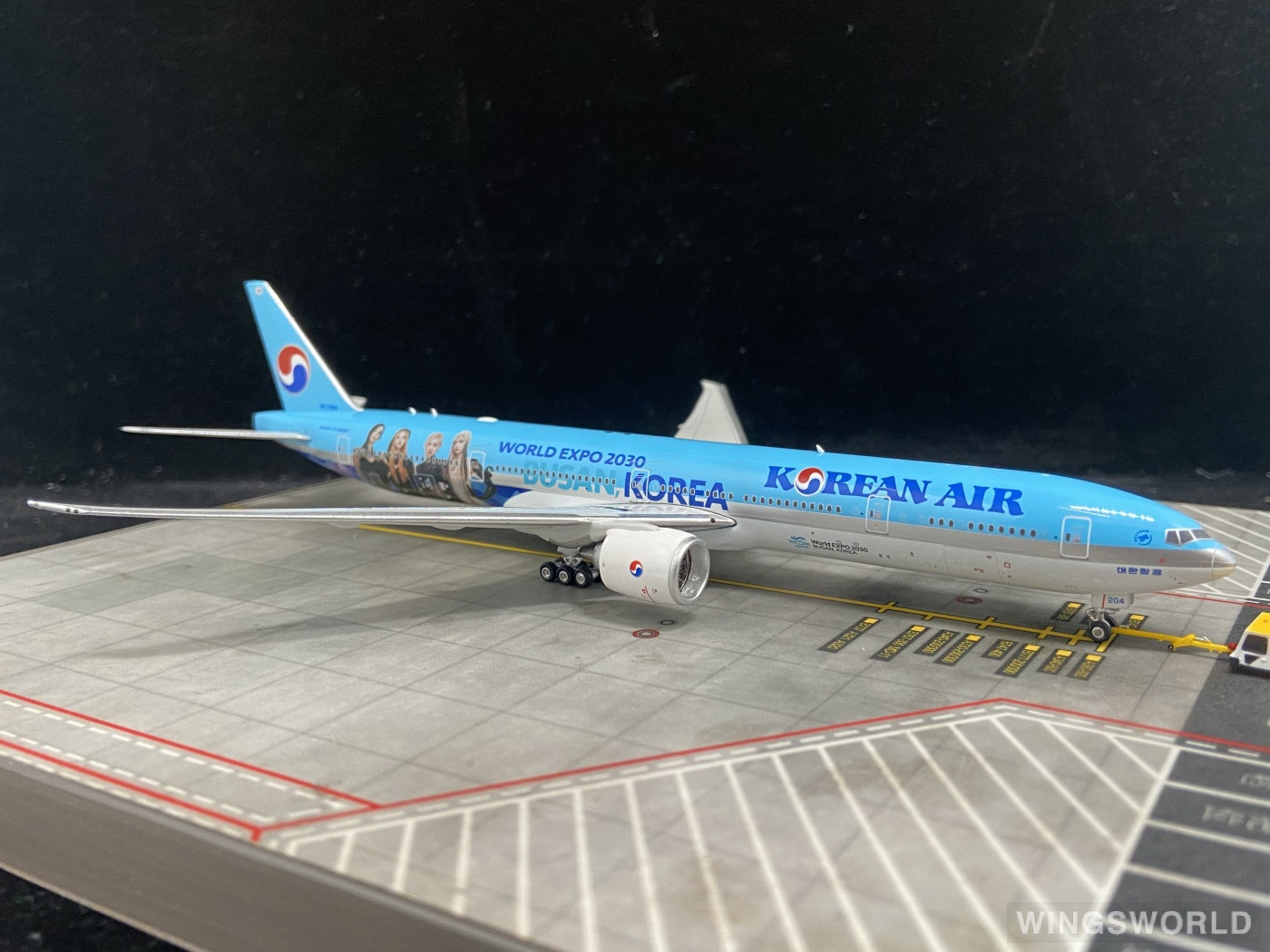 Phoenix 1:400 PH04562 Korean Air 大韩航空 Boeing 777-300ER HL7204