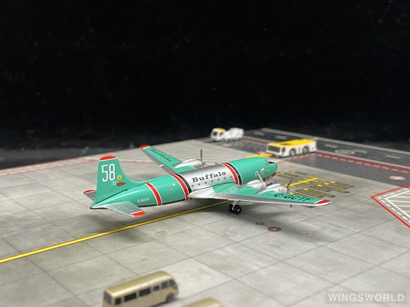 AeroClassics 1:400 AC411281 Buffalo Airways 水牛航空 Douglas DC-4 C-GCTF