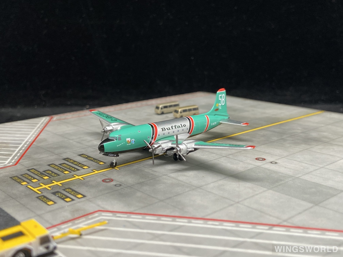 AeroClassics 1:400 AC411281 Buffalo Airways 水牛航空 Douglas DC-4 C-GCTF