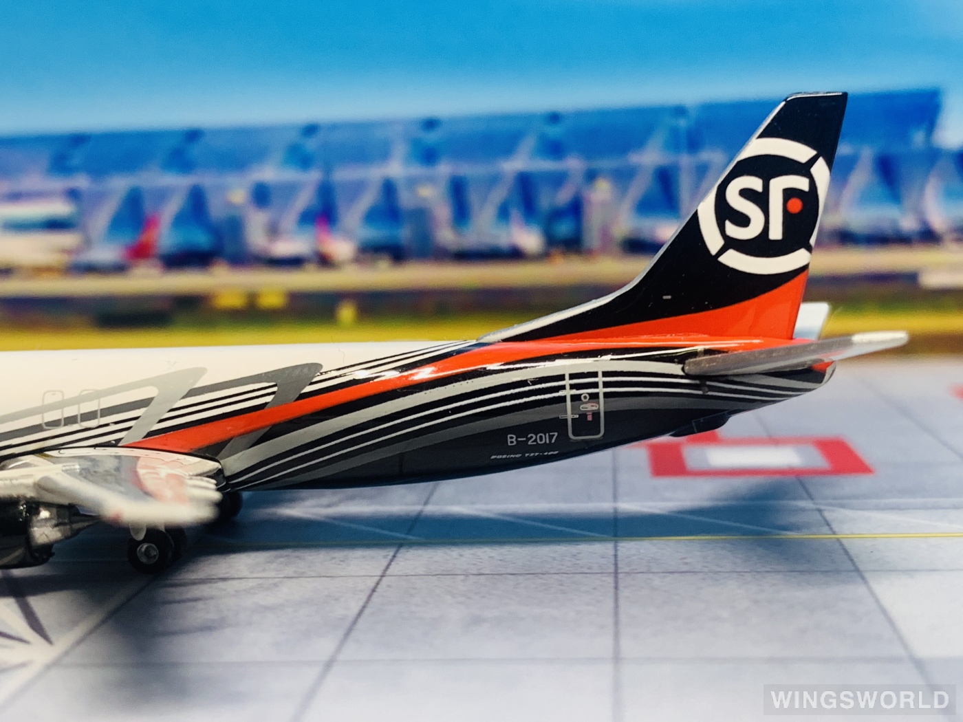 Phoenix 1:400 PH10786 SF Airlines 顺丰航空 Boeing 737-400 B-2017