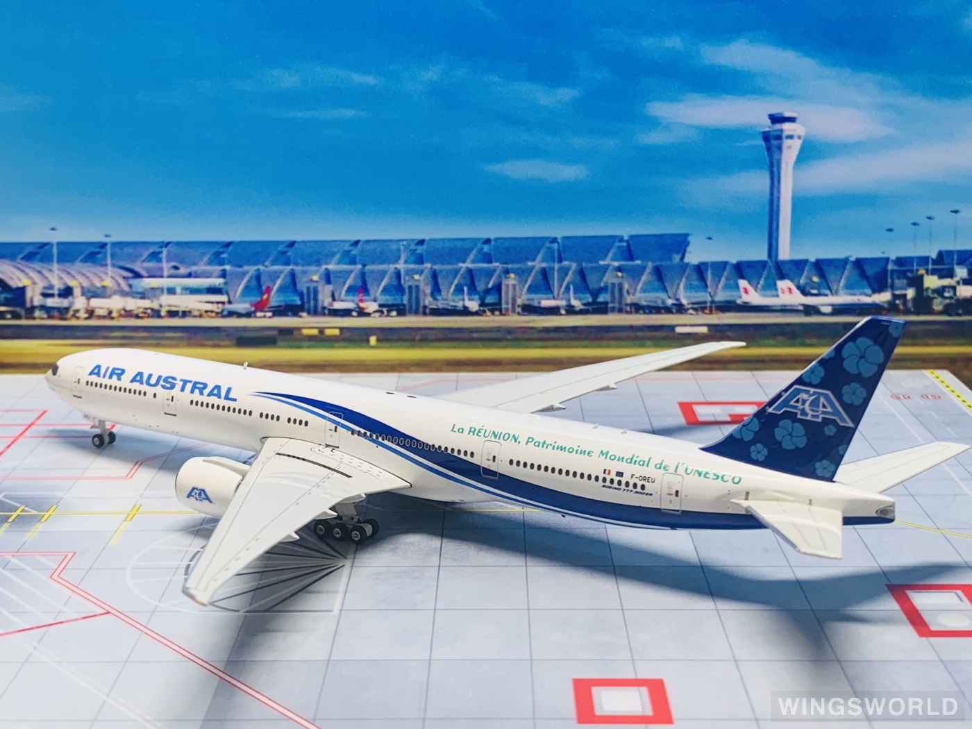 Phoenix 1:400 PH11037 Air Austral 留尼旺航空 Boeing 777-300ER F-OREU