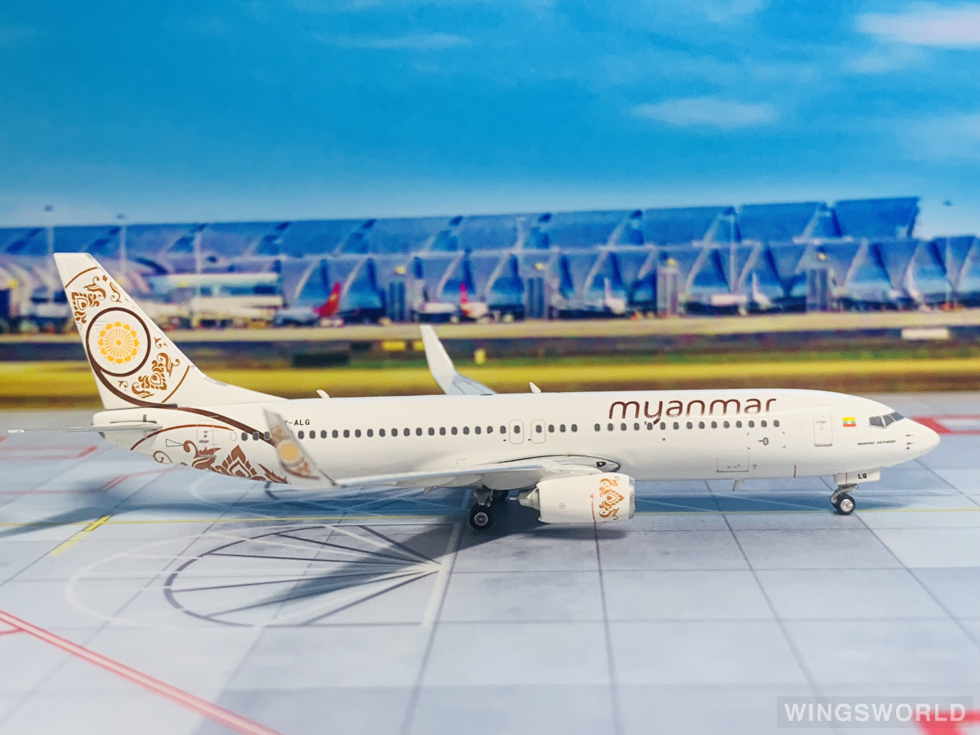 Phoenix 1:400 PH11589 Myanmar National Airlines 缅甸国家航空  Boeing 737-800 XY-ALG