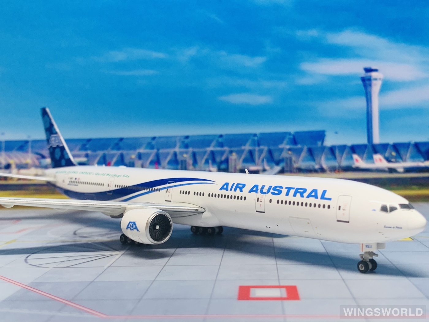 Phoenix 1:400 PH11037 Air Austral 留尼旺航空 Boeing 777-300ER F-OREU