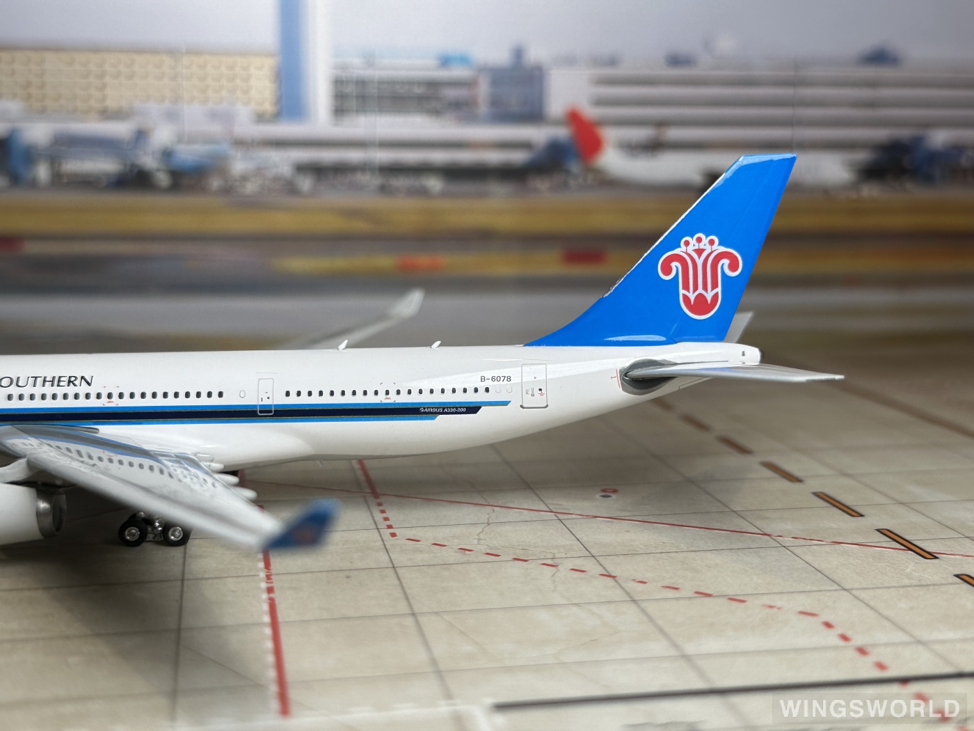 Phoenix 1:400 PH11320 China Southern 中国南方航空 Airbus A330-200 B-6078