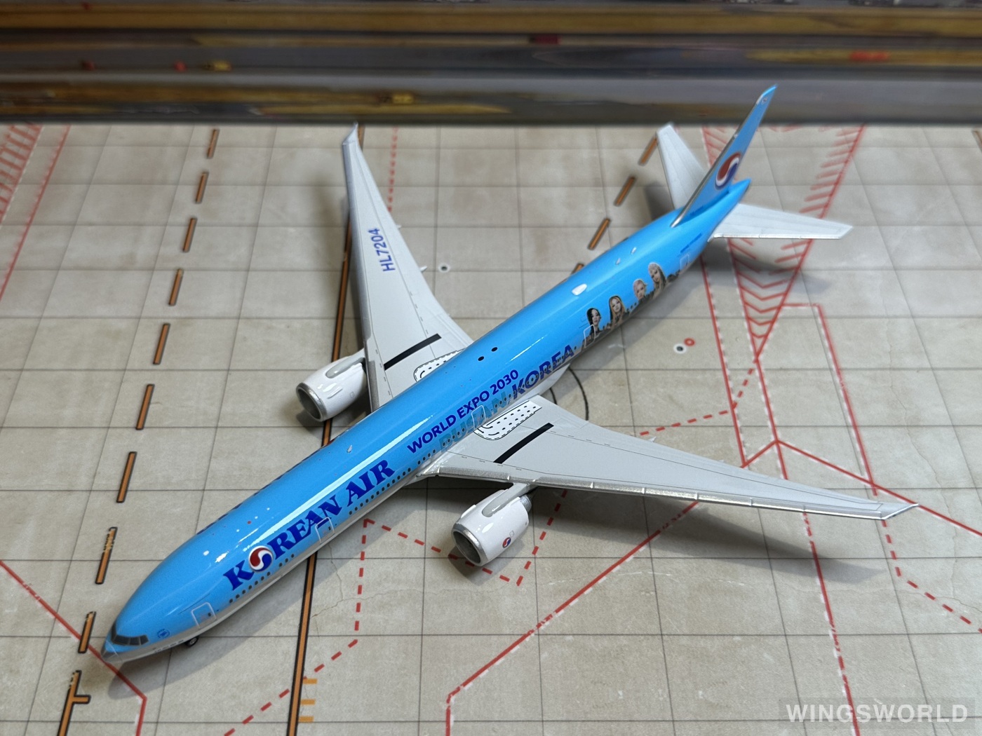 Phoenix 1:400 PH04562 Korean Air 大韩航空 Boeing 777-300ER HL7204