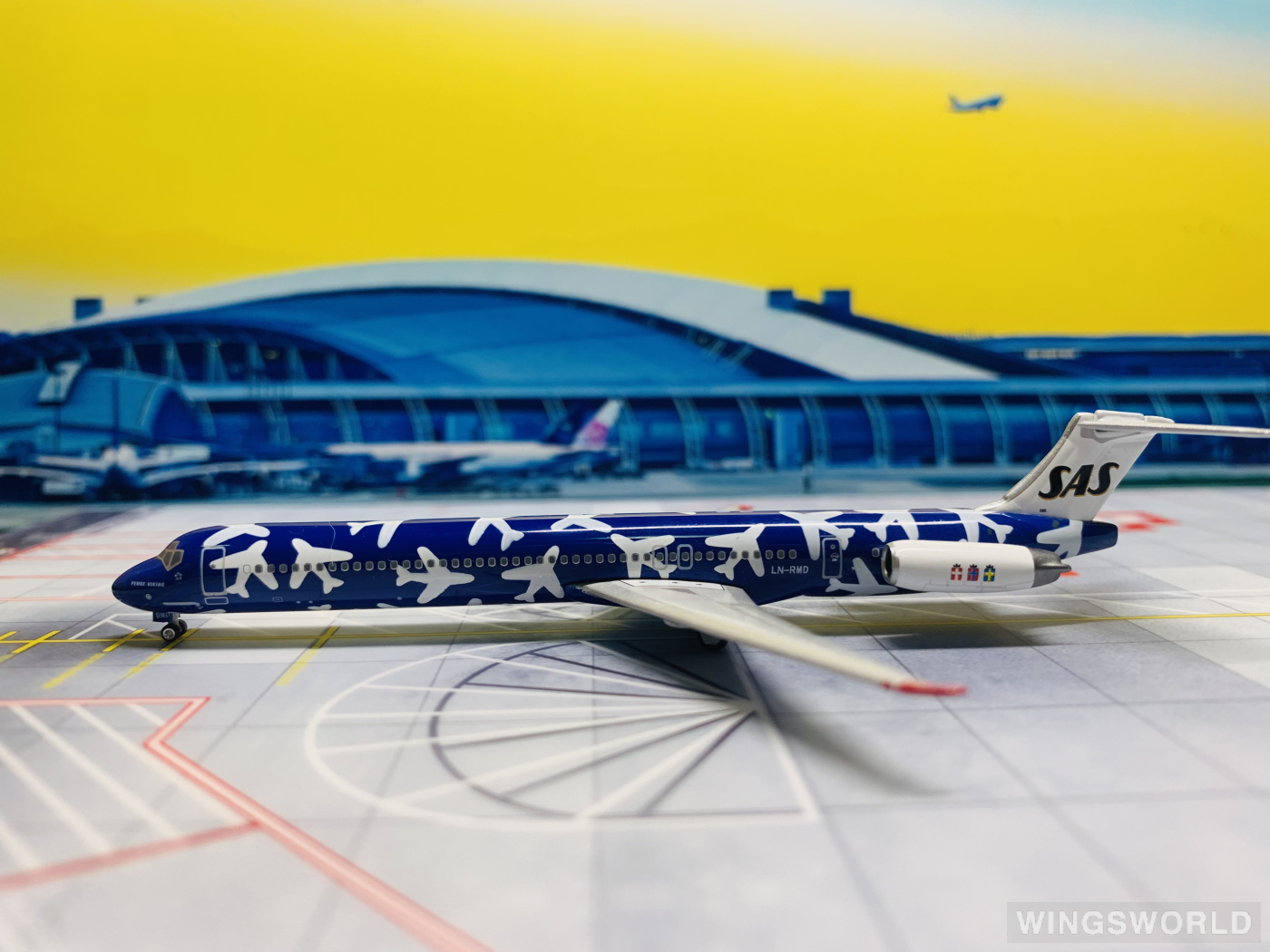 Phoenix 1:400 PH11097 SAS 北欧航空 McDonnell Douglas MD-82 LN-RMD