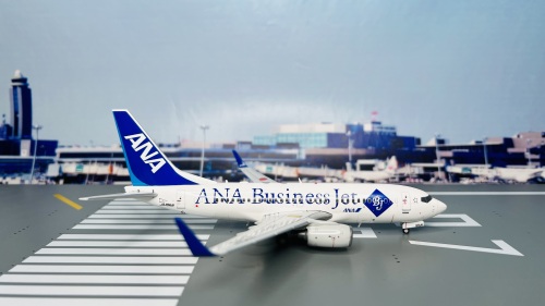 ANA 全日空 Boeing 737-700 JA10AN EW2737003 JC Wings 1:200