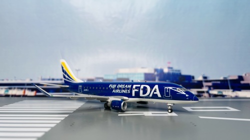 Fuji Dream Airlines 富士梦幻航空 Embraer ERJ-170 JA13FJ navy blue color EW2175010 JC Wings 1:200