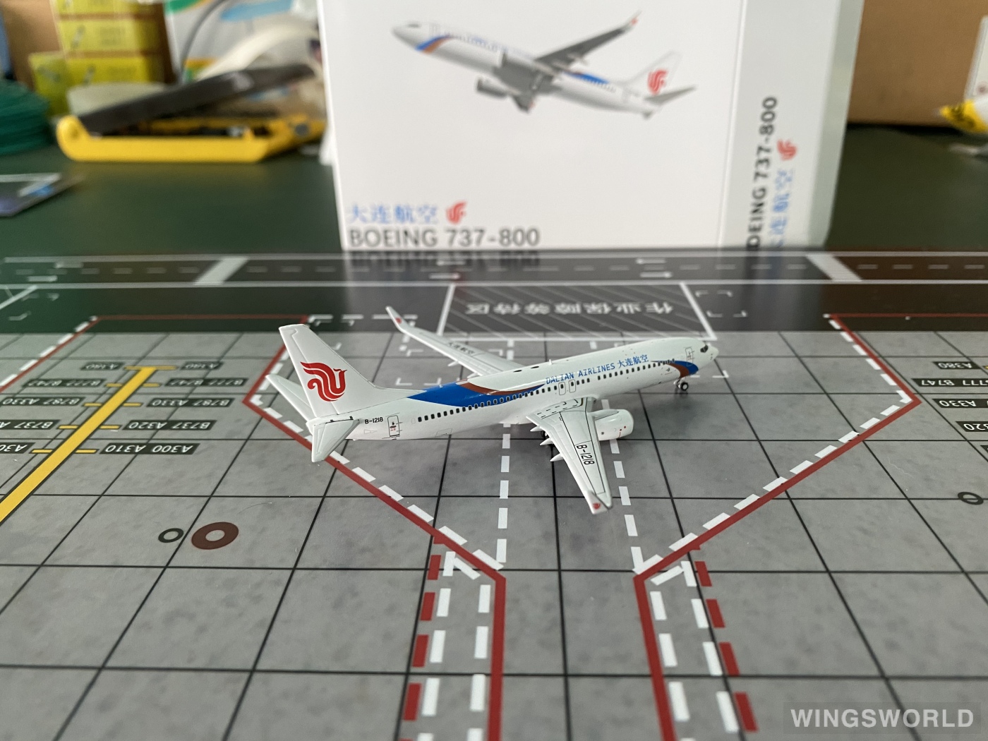 YU MODEL 1:400 YU78001 Dalian Airlines 大连航空 Boeing 737-800 B-1218