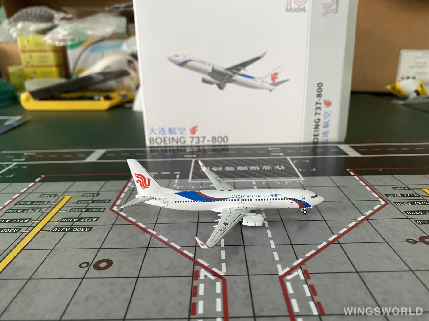 YU MODEL 1:400 YU78001 Dalian Airlines 大连航空 Boeing 737-800 B-1218