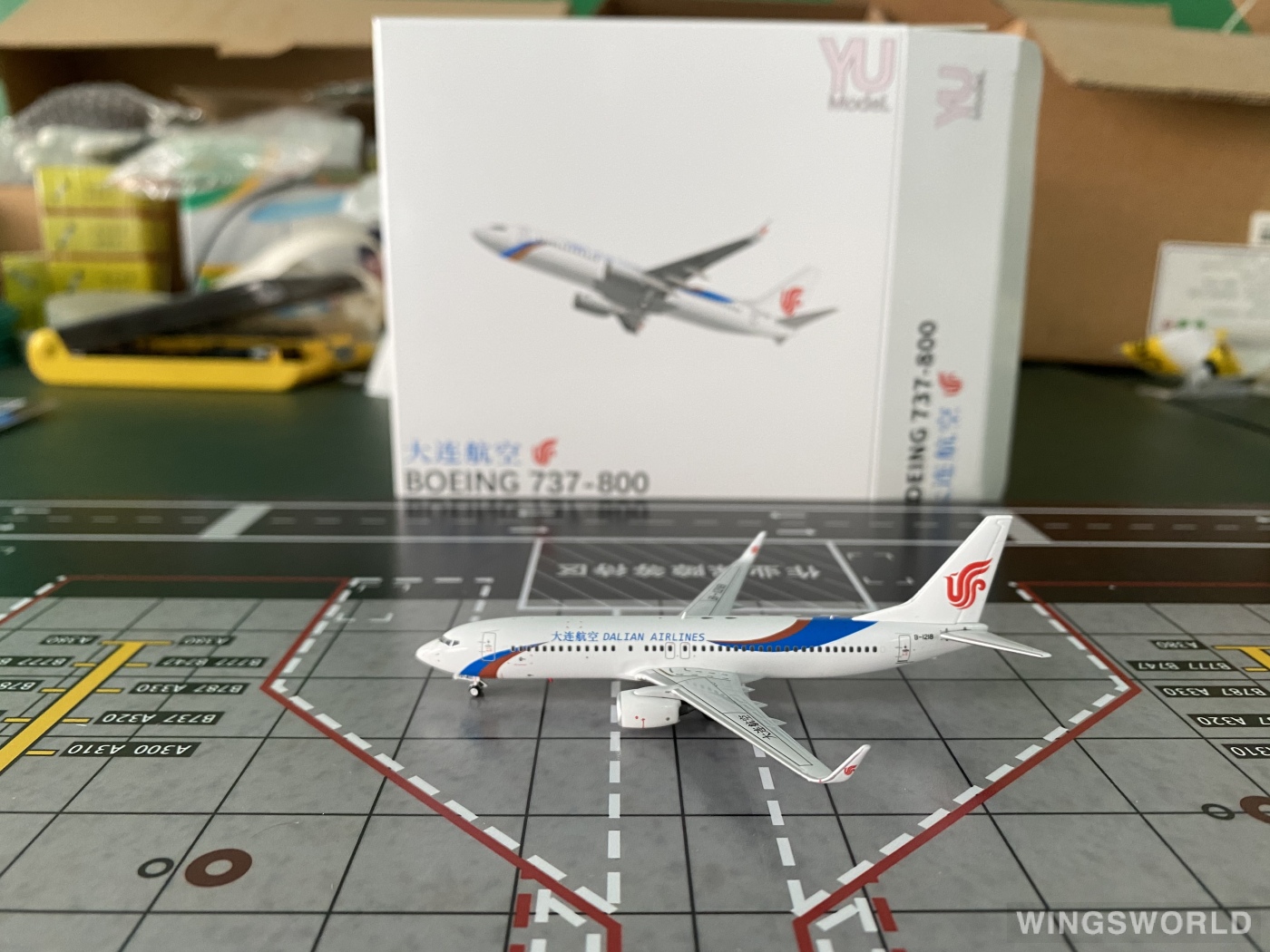 YU MODEL 1:400 YU78001 Dalian Airlines 大连航空 Boeing 737-800 B-1218