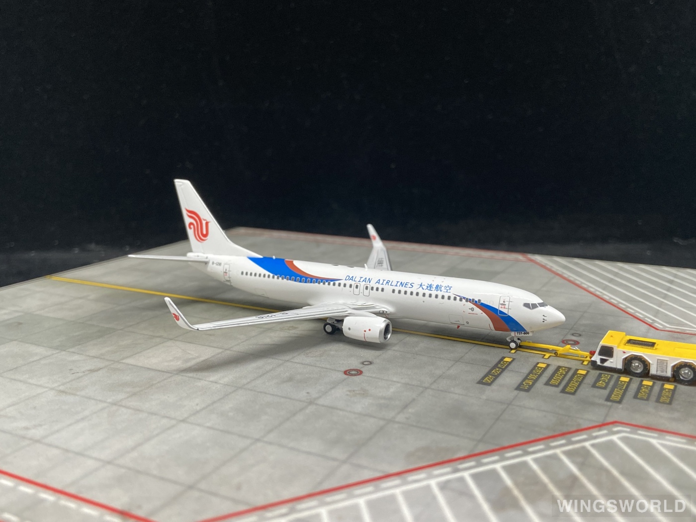 YU MODEL 1:400 YU78001 Dalian Airlines 大连航空 Boeing 737-800 B-1218