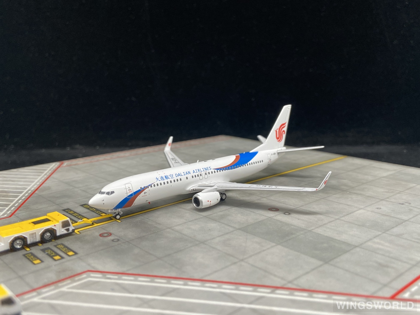 YU MODEL 1:400 YU78001 Dalian Airlines 大连航空 Boeing 737-800 B-1218