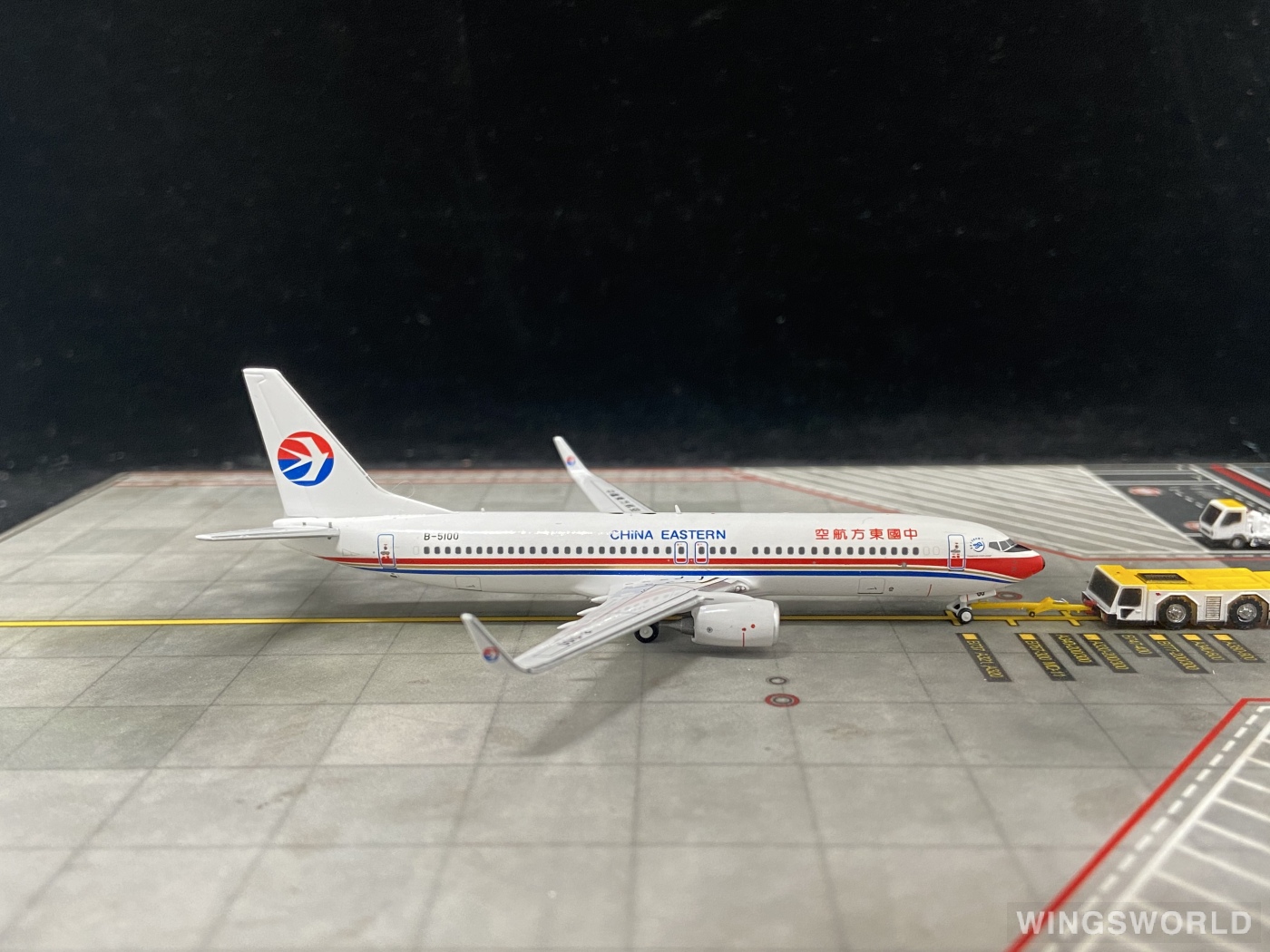 YU MODEL 1:400 YU78002 China Eastern 中国东方航空 Boeing 737-800 B-5100