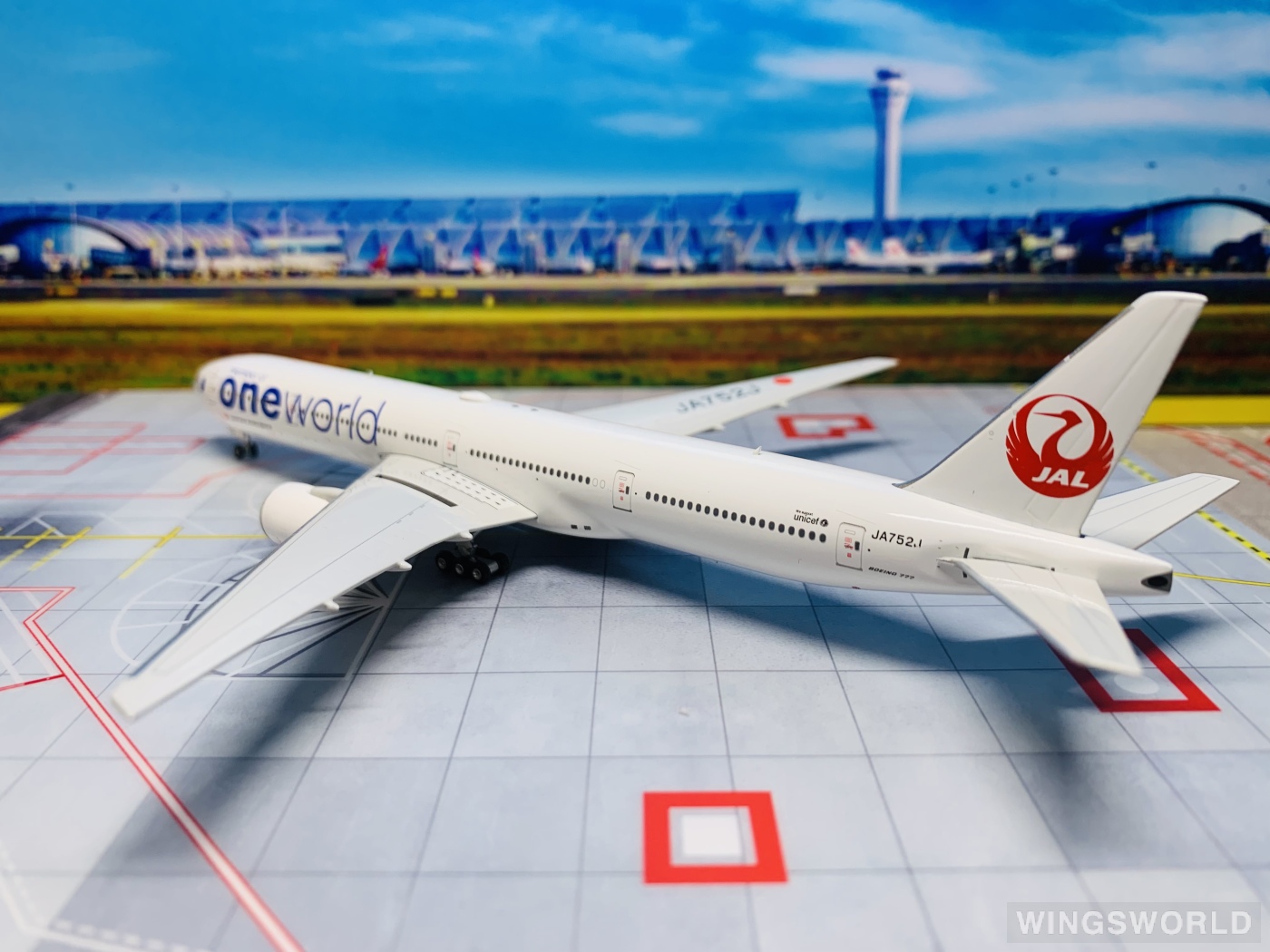 Phoenix 1:400 PH04449 Japan Airlines 日本航空 Boeing 777-300 JA752J