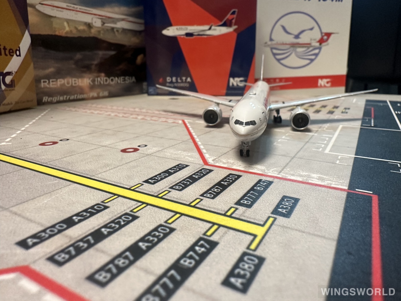 NGmodels 1:400 NG 73006 United Airlines 美国联合航空 Boeing 777-300ER N2331U