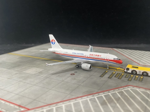 China Eastern 中国东方航空 Airbus A319 B-2222  31904 Pandamodel 1:400