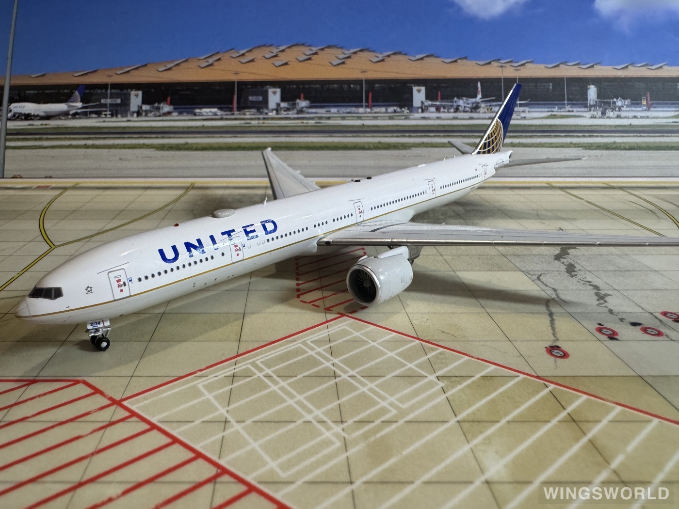 Aviation400 1:400 AV4179 United Airlines 美国联合航空 Boeing 777-300ER N2534U