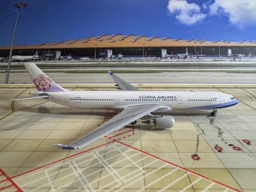 XX4193 China Airlines 中华航空Airbus A330-300 B-18302 JC