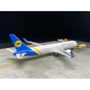 UIA 乌克兰国际航空 Boeing 767-300ER UR-GED  PH11834 Phoenix 1:400