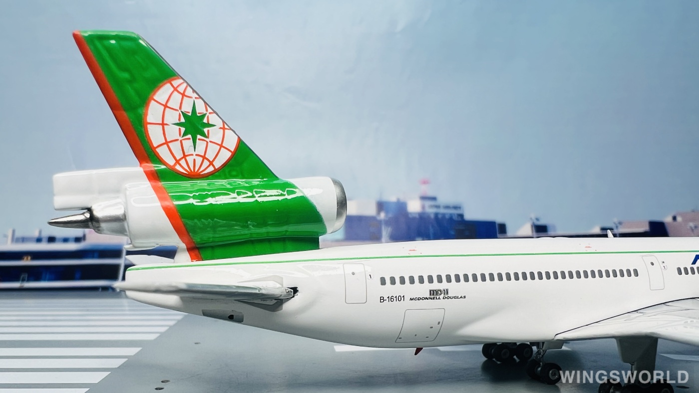 Phoenix 1:400 PH04176 EVA Air 长荣航空 McDonnell Douglas MD-11 B-16101