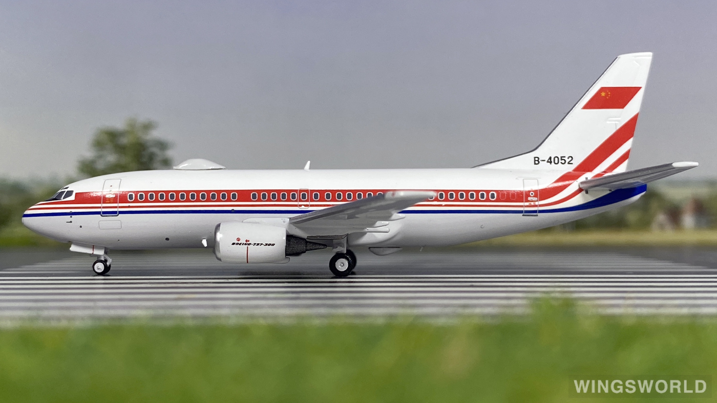 C Model 1:400 C0012 PLAAF 中国空军 Boeing 737-300 B-4052