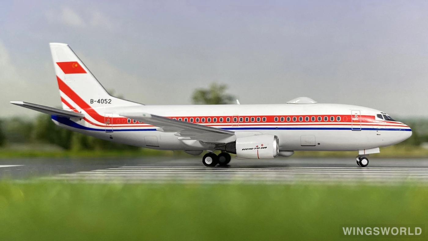 C Model 1:400 C0012 PLAAF 中国空军 Boeing 737-300 B-4052