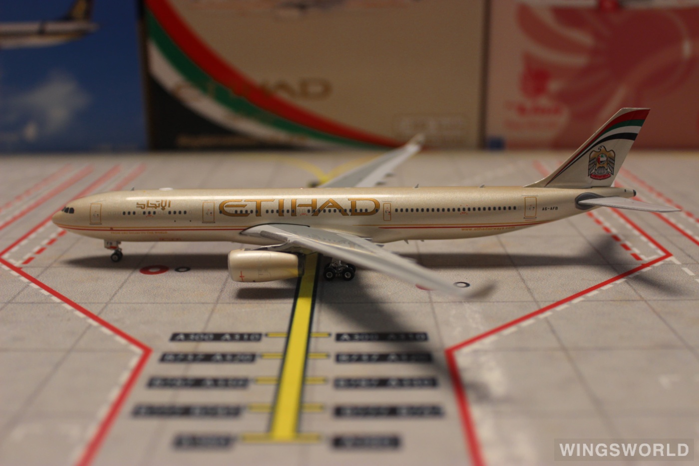 Phoenix 1:400 PH11714 Etihad Airways 阿提哈德航空 Airbus A330-300 A6-AFB