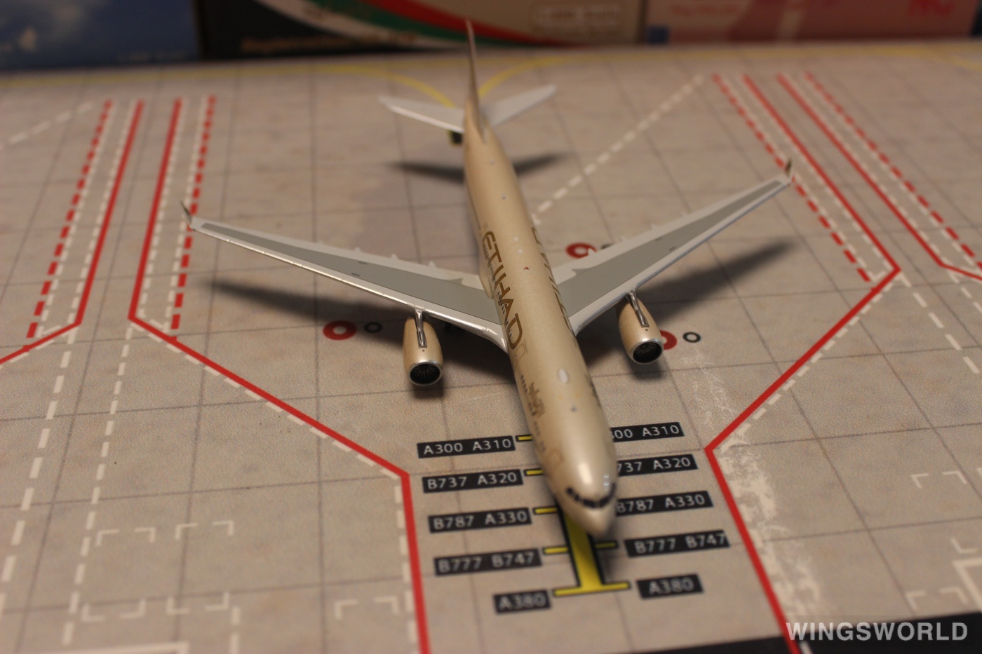 Phoenix 1:400 PH11714 Etihad Airways 阿提哈德航空 Airbus A330-300 A6-AFB