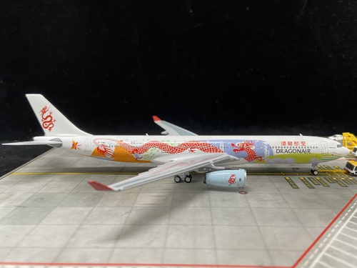 Dragonair 港龙航空 Airbus A330-300 B-HWG SKY-064 Skywings 1:400