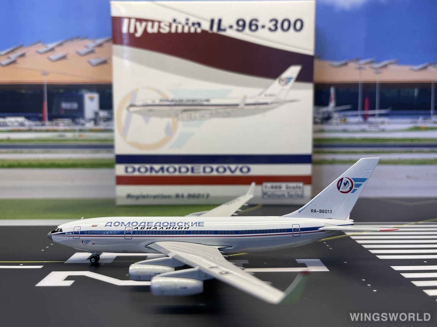 Phoenix 1:400 PH10657 Domodedovo Airlines 多莫杰多沃航空 Ilyushin Il-96 RA-96013